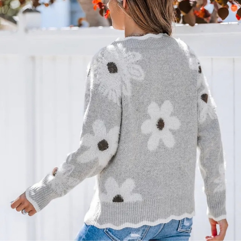 Cupshe Gray and White Floral V-Neck Sweater - Picture 2 of 2